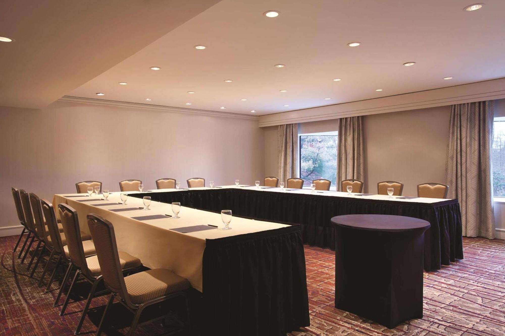 Hilton Boston Dedham Hotel Buitenkant foto